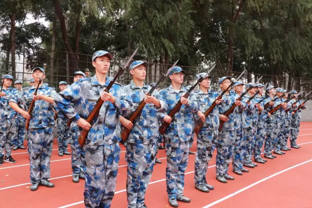 軍訓(xùn)口號16字霸氣、囂張、押韻、有創(chuàng)意