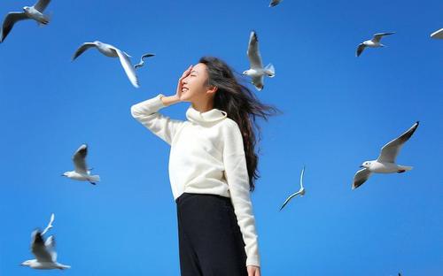 寫一個(gè)人開心的句子