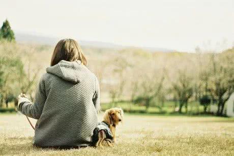 寫給愛而不得的人句子 很愛一個(gè)人放不下又不能一起